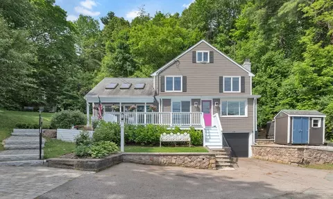 118 Woolford Rd, Wrentham, MA 02093