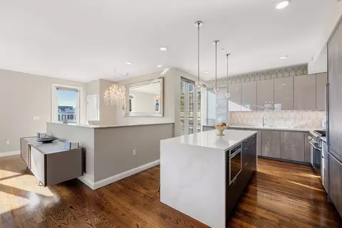 928 E Broadway #9, Boston, MA 02127