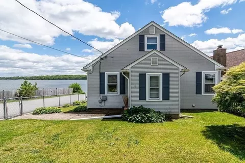 4 Lake Ave, Tiverton, RI 02878