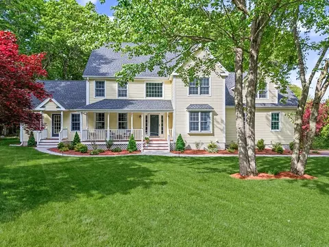 16 Stable Way, Medway, MA 02053