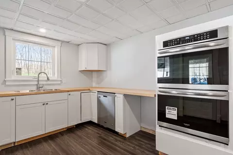 Kitchen - 3 Toronto Ave, Gloucester, MA 01930 photo 4 of 4