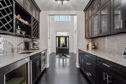 Entry Way - 3 Toronto Ave, Gloucester, MA 01930 photo 3 of 6