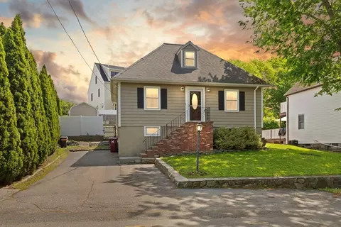 33 Ledge St, Melrose, MA 02176