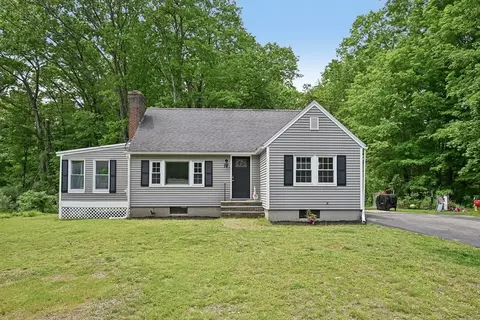 18 Carleton Rd, Rochdale, MA 01542
