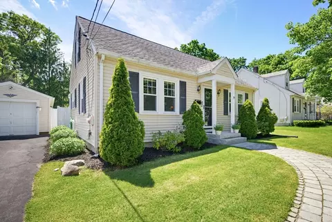 19 Holliston St, Medway, MA 02053