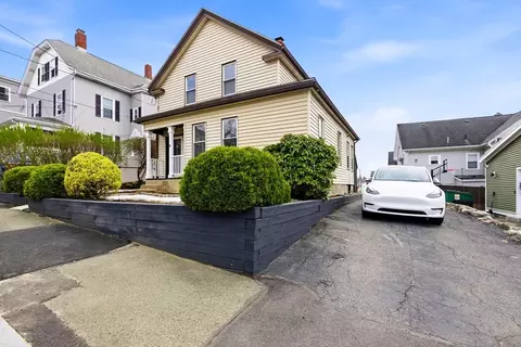 9 Robbins St, Waltham, MA 02453