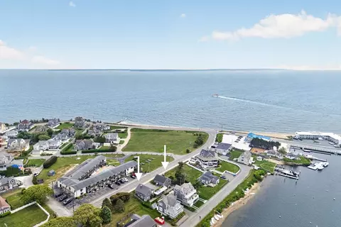 424426 Grand Ave, Falmouth, MA 02540