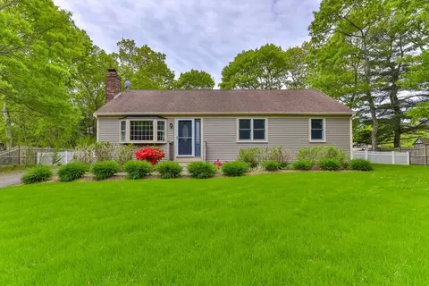 17 Outpost Ln, Centerville, MA 02632