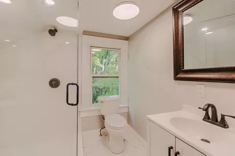 Bath - 51 School St #3, Upton, MA 01568 photo 3 of 4