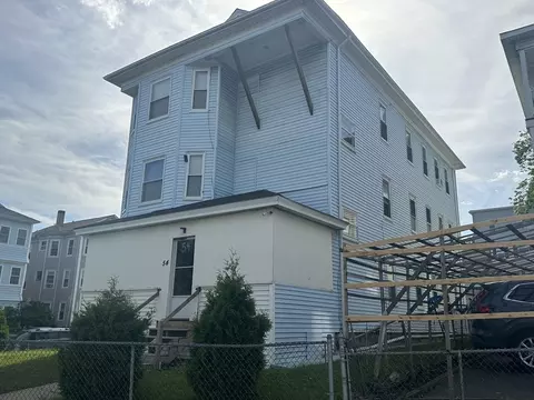 54 Freeland St, Worcester, MA 01603