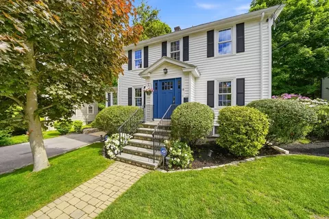 18 Grayson Rd, Winchester, MA 01890