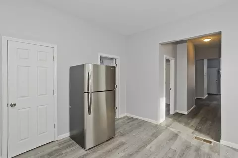Entry Way - 64 Thompson St, Springfield, MA 01109 photo 4 of 4