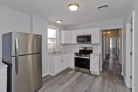 Entry Way - 64 Thompson St, Springfield, MA 01109 photo 1 of 4