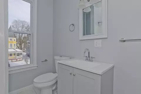 Bath - 64 Thompson St, Springfield, MA 01109 photo 1 of 5