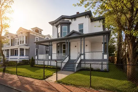64 Thompson St, Springfield, MA 01109