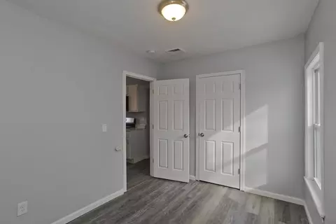 Bedroom - 64 Thompson St, Springfield, MA 01109 photo 4 of 10