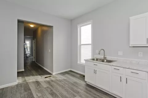 Entry Way - 64 Thompson St, Springfield, MA 01109 photo 3 of 4