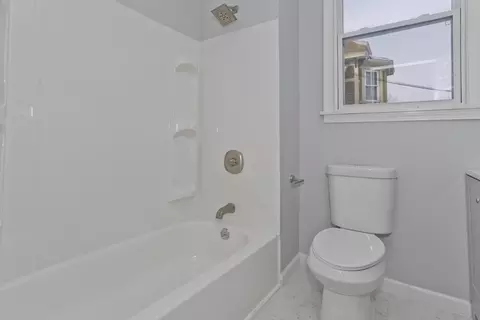 Bath - 64 Thompson St, Springfield, MA 01109 photo 5 of 5