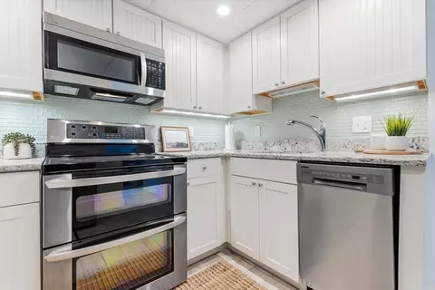 Kitchen - 6 Mt Locust Pl #2, Gloucester, MA 01930 photo 4 of 5