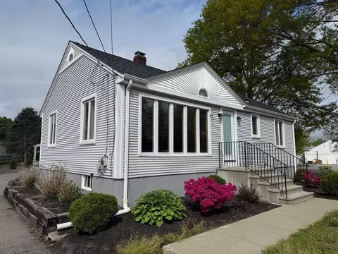 561 County St, Taunton, MA 02780