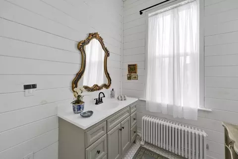 Bath - 27 Mattoon St, Springfield, MA 01105 photo 1 of 4