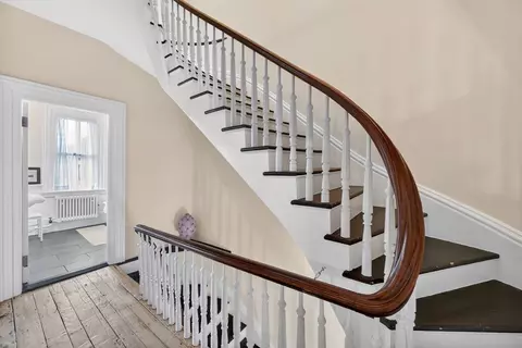 Entry Way - 27 Mattoon St, Springfield, MA 01105 photo 3 of 5