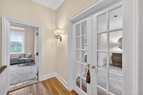 Entry Way - 27 Mattoon St, Springfield, MA 01105 photo 4 of 5