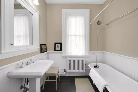 Bath - 27 Mattoon St, Springfield, MA 01105 photo 2 of 4