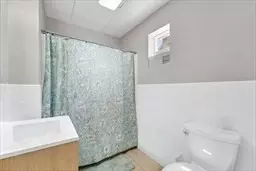 Bath - 108 Marble St, Springfield, MA 01105 photo 1 of 2