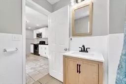 Bath - 108 Marble St, Springfield, MA 01105 photo 2 of 2