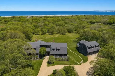 19 Locust Ln, Aquinnah, MA 02535