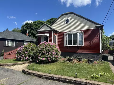 54 Dudley St, Saugus, MA 01906