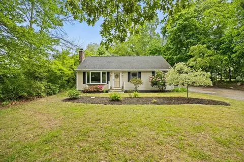 40 Fisher St, Taunton, MA 02780