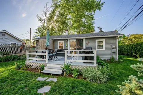 Exterior - 2 Eddy St, Buzzards Bay, MA 02532 photo 3 of 16