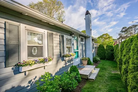 2 Eddy St, Buzzards Bay, MA 02532