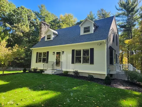 163 Quanapoag Rd, Freetown, MA 02717