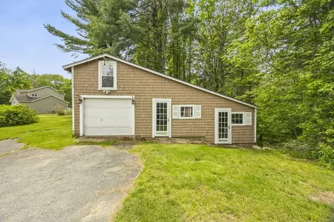 955 Middle Rd, Acushnet, MA 02743 photo 4