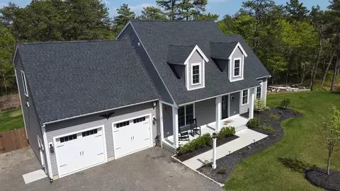 2 Seabiscuit Dr, Plymouth, MA 02360