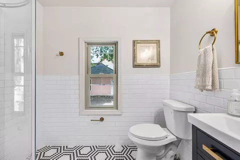 Bath - 238 Sumner Ave, Springfield, MA 01108 photo 1 of 3