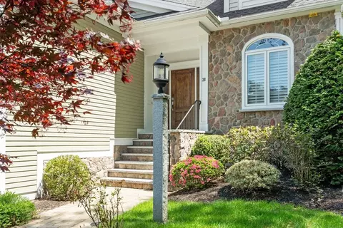 38 Crenshaw Ln #38, Andover, MA 01810