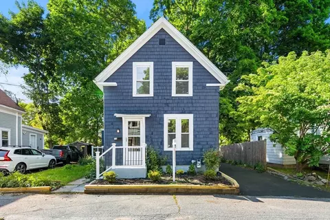 11 Central, Merrimac, MA 01860