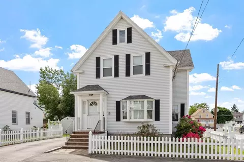 156 Gershom Ave, Lowell, MA 01854