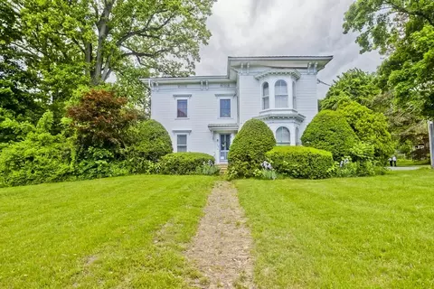 109 College St, South Hadley, MA 01075
