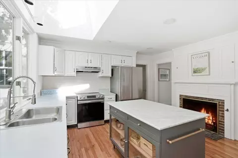801 Main St, Hingham, MA 02043 photo 3