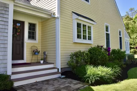 102 Fairhaven Rd #6, Mattapoisett, MA 02739