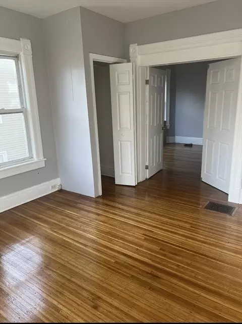 42 Hall St, Springfield, MA 01108 photo 6