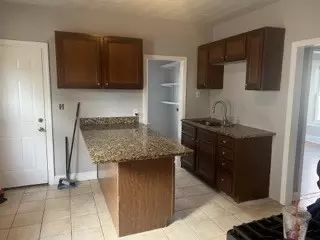 42 Hall St, Springfield, MA 01108 photo 3