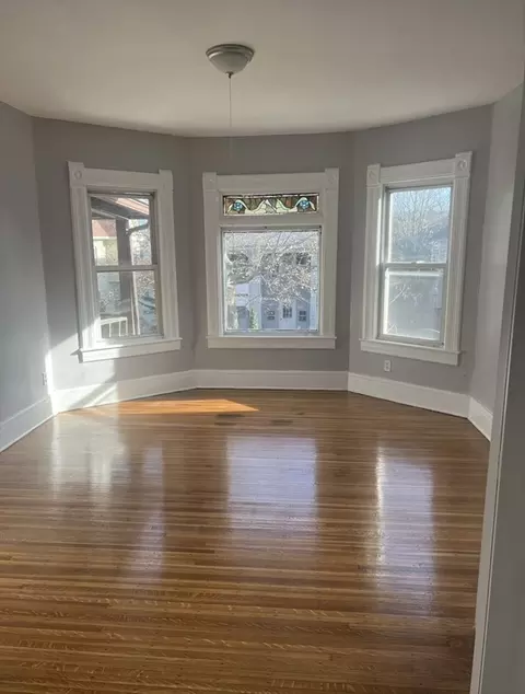 42 Hall St, Springfield, MA 01108 photo 5