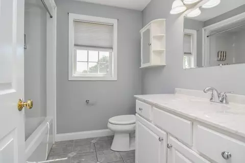Bath - 261 Oak St, Methuen, MA 01844 photo 3 of 5