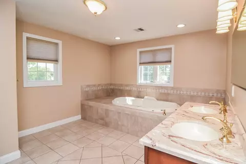 Bath - 261 Oak St, Methuen, MA 01844 photo 4 of 5